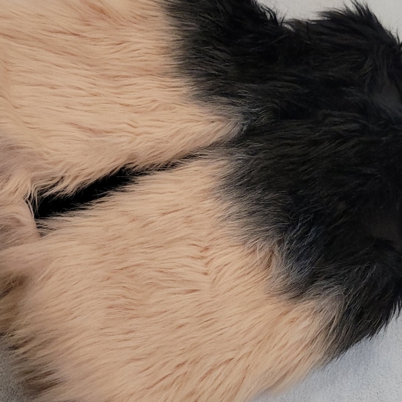 Girls 5T Furry Pink/Peach Colored Vest - Picture 3 of 8